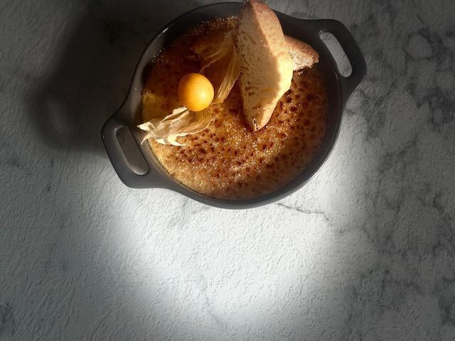 Notre Table Crème brûlée à la vanille et madeleine
