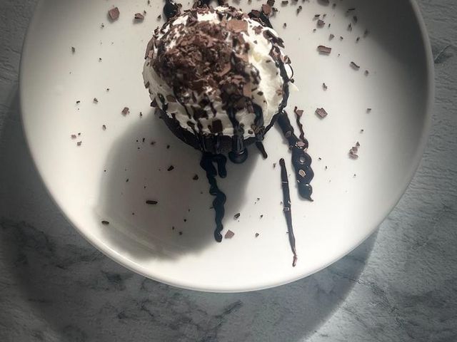 Notre Table Mi-cuit au chocolat, crème fouettée.jpg