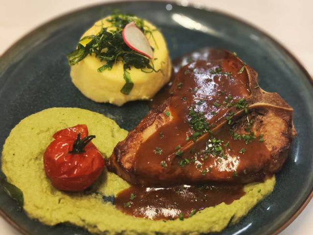 Notre Table T-Bone de veau poêlé, purée de brocolis,.jpg